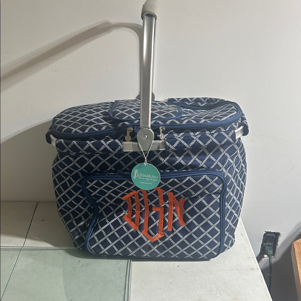 NWT Initial Inc Cooler with handle and easy access panel on top  Navy/White